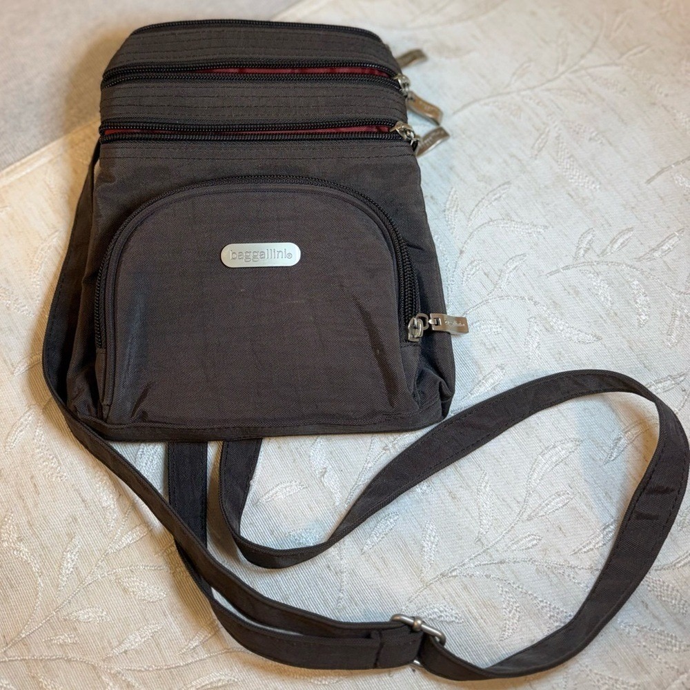 Baggallini‎ Triple Zip Crossbody Bag Brown Rust Lining Travel Organizer Purse